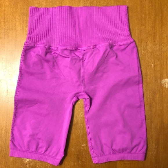Free People FP Movement Good Karma Bike Shorts in Neon Magenta Size M/L - Picture 7 of 9